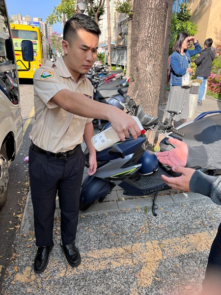 役男上車去從軍
重視衛生防疫措施