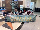 區公所梁主任秘書與林課長和役男道別並合影留念