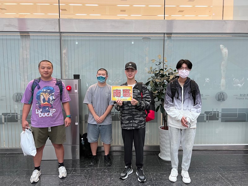 南區役男合影留念