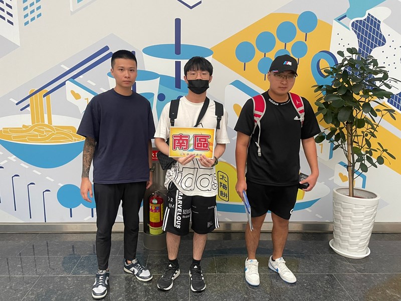 南區役男合影留念