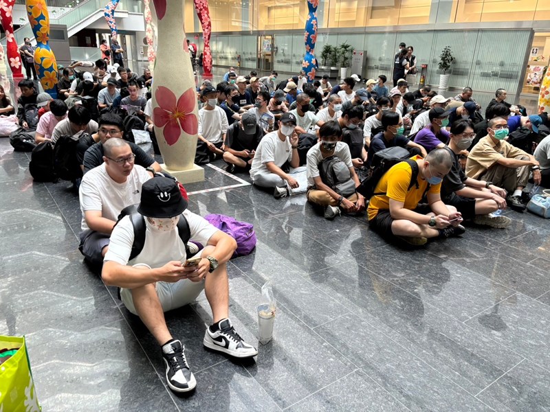 全體役男唱名報到