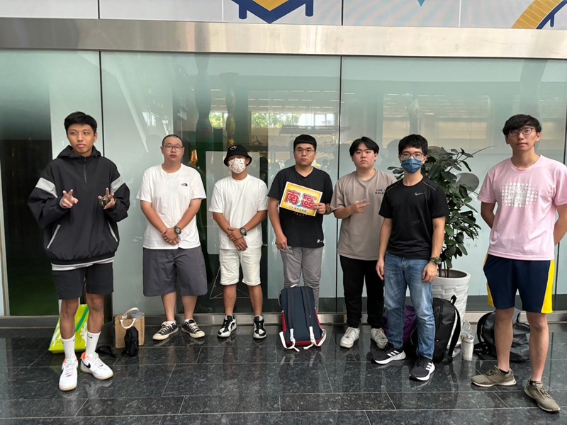 南區役男合影留念