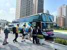 役男搭車從軍去