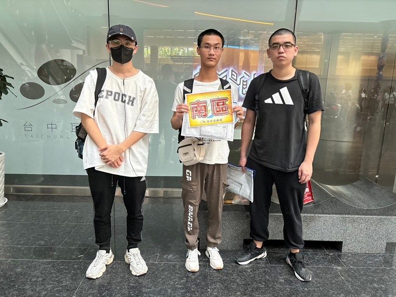 南區役男合影留念