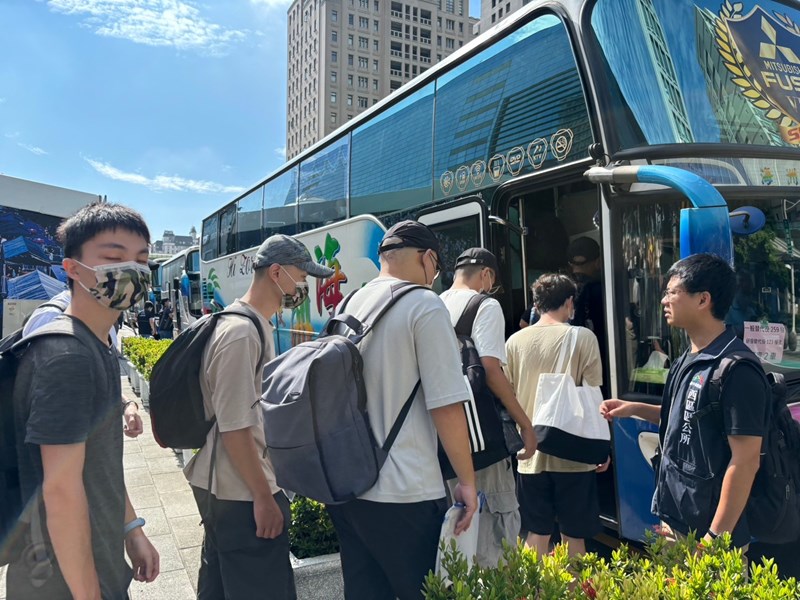 役男上車從軍去