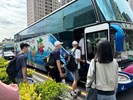 役男搭車從軍去