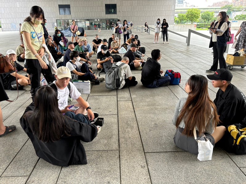 全體役男唱名報到