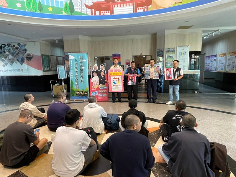 台中市南區人文課王龍貴課長政令宣導並宣傳台中購物節等活動