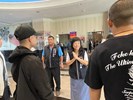 台中市南區李美麗區長與人文課王龍貴課長與役男話家常並詢問有無生活上問題