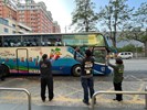 台中市南區人文課王龍貴課長依依揮手送別從軍役男