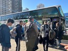 役男搭車從軍去