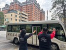 台中市南區區公所李美麗區長與人文課王龍貴課長依依輝手送別從軍役男