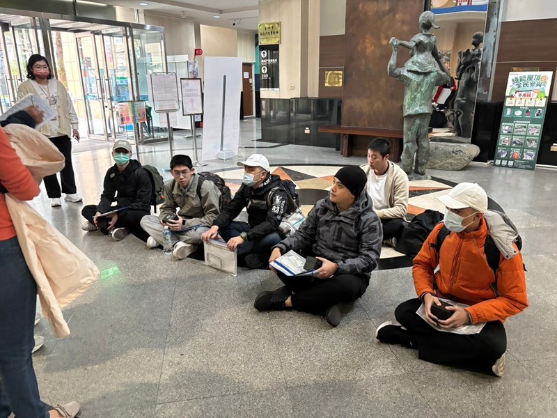 台中市南區區公所人文課承辦人員對從軍役男點名報到