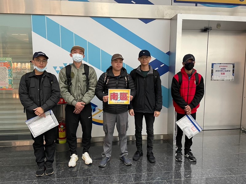 台中市南區從軍役男合影留念