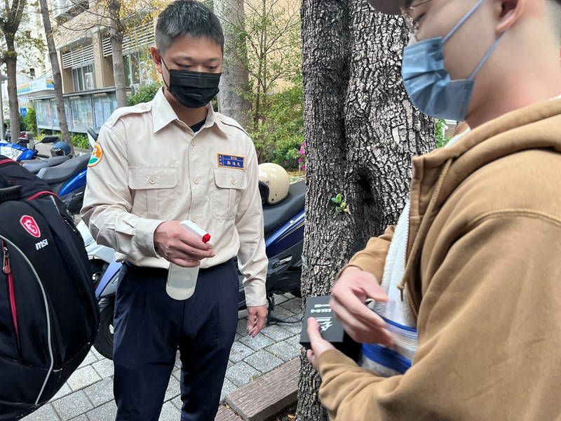台中市南區區公所李美麗區長與人文課王龍貴課長重視從軍役男衛生防疫措施