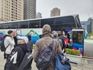 全體役男搭車從軍去