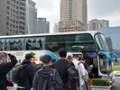 全體從軍役男搭車入營去