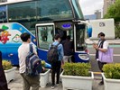 從軍役男搭車入營去