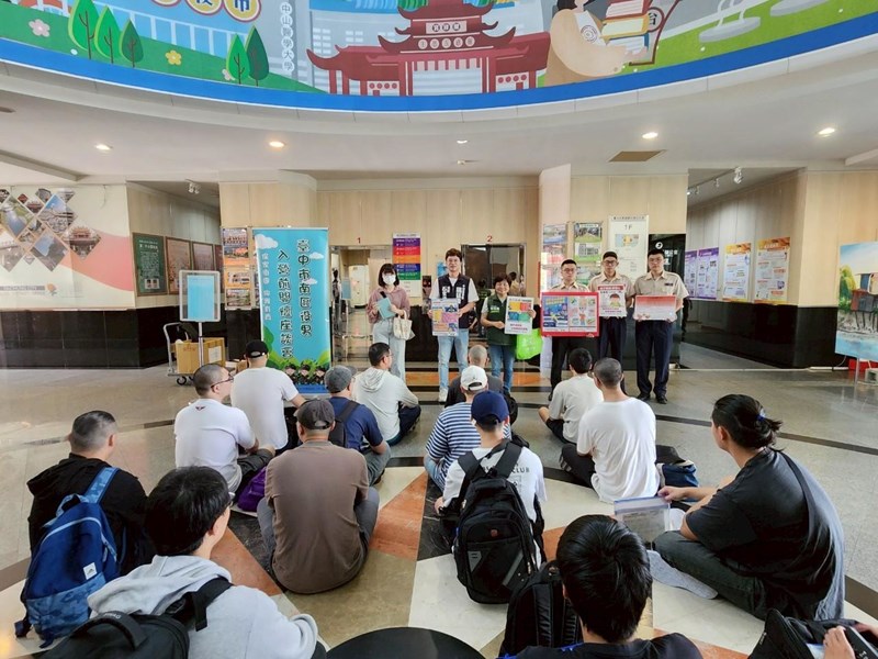 台中市南區人文課承辦人員對從軍役男政令宣導與宣傳活動