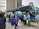 從軍役男搭車入營去