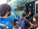 從軍役男搭車入營去