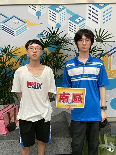 台中市南區從軍役男合影留念