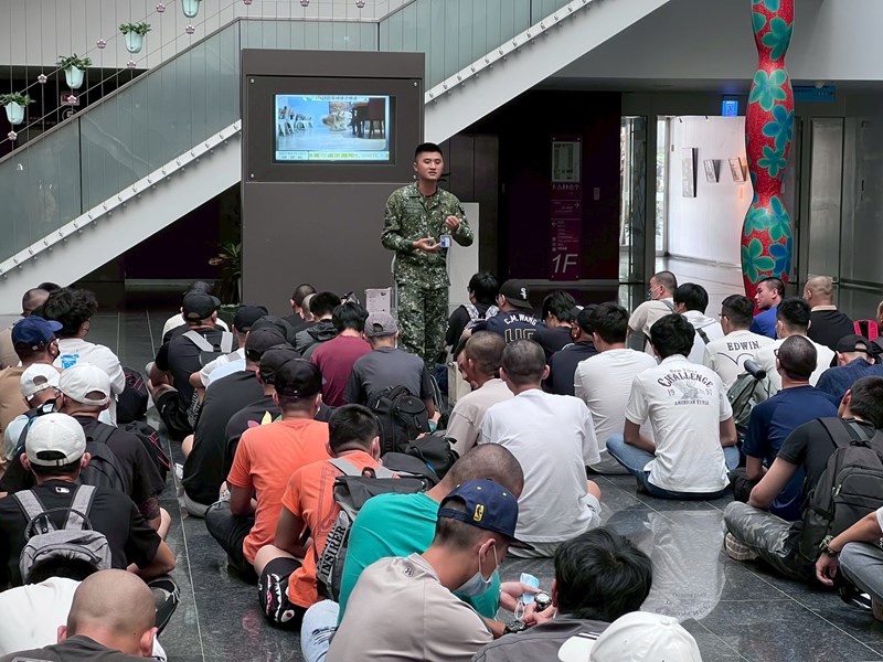軍中長官對從軍役男政令宣導