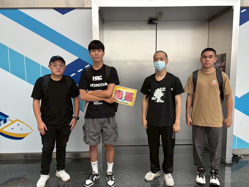 台中市南區陸軍與空軍從軍役男合影留念