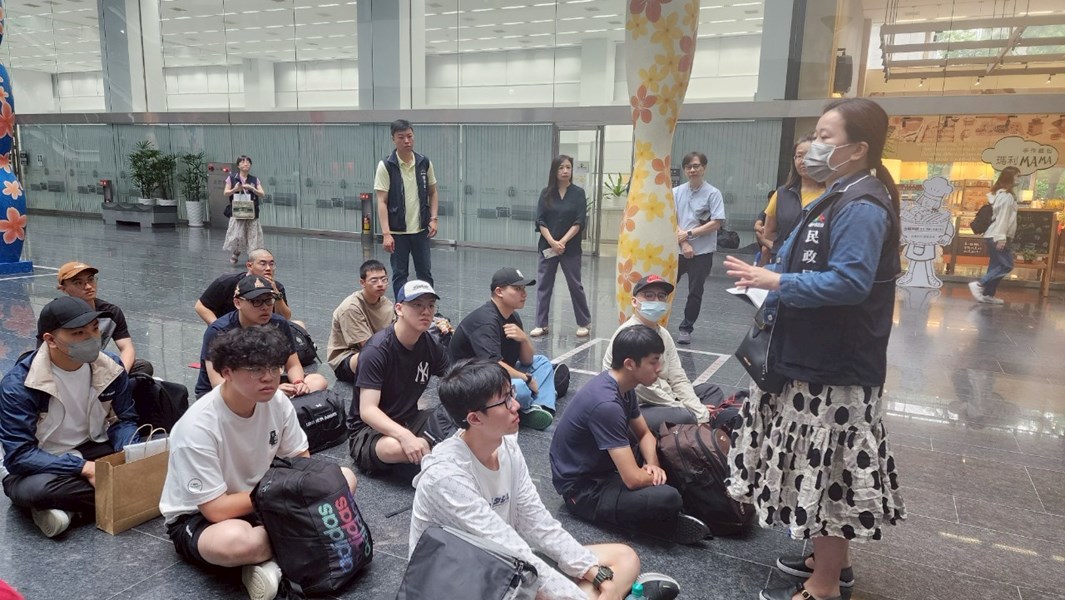 台中市政府長官對從軍役男唱名報到