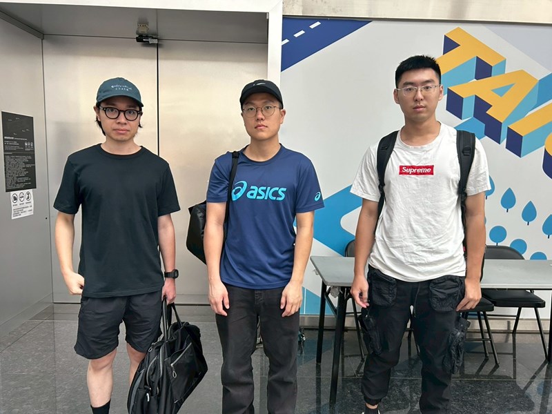 台中市南區從軍役男合影留念