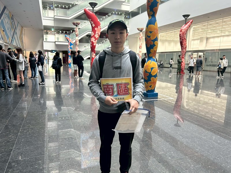 台中市南區從軍役男照相留念