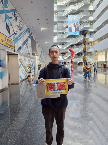 台中市南區從軍役男照相留念