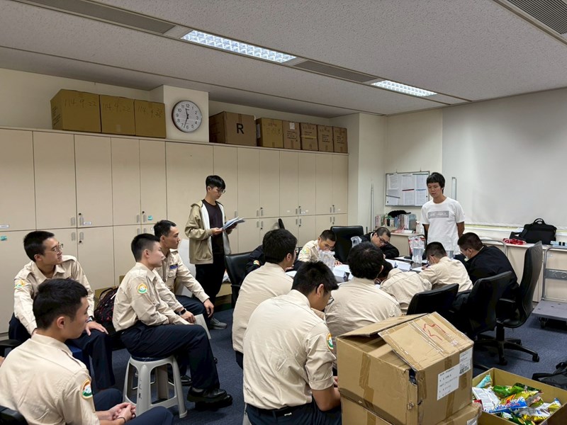 台中市南區區公所人文課陳榮庭課長主持替代役撥交區公所各課室會議實況