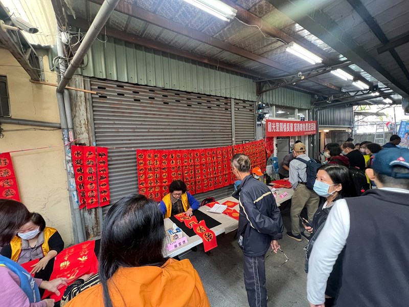 國光里關懷長輩寫春聯免費送活動-6