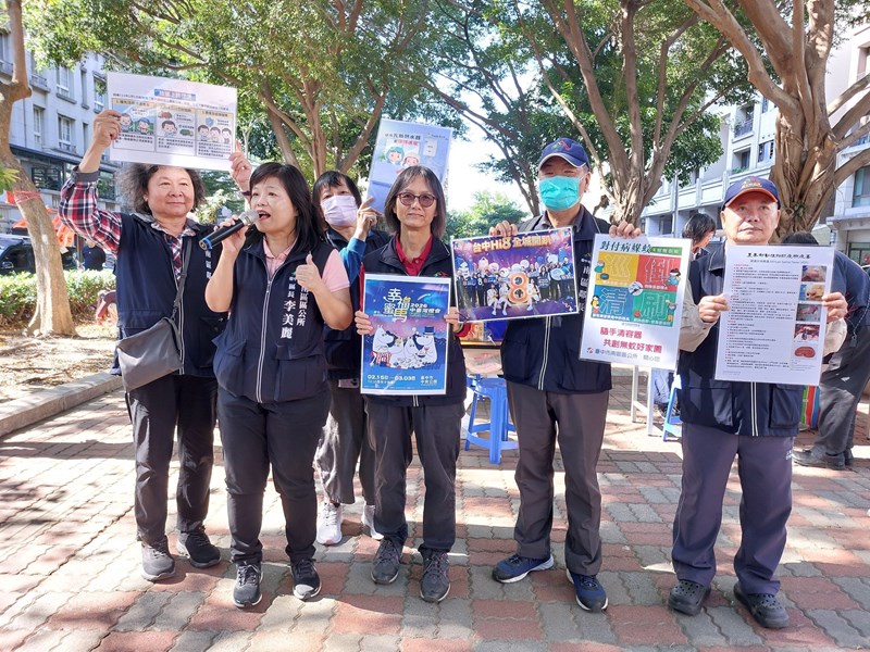 金馬迎春插年花  名師揮毫在工學1