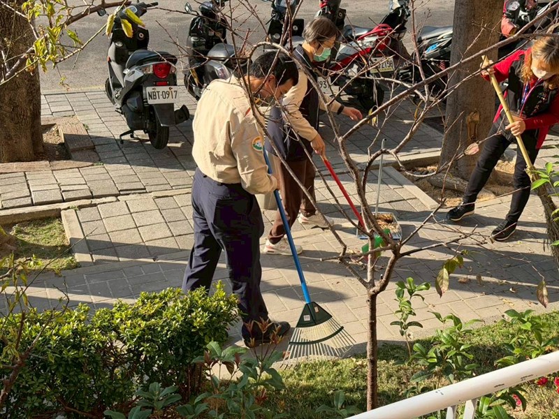 台中市南區區公所替代役役男協助區公所周邊環境清潔活動實況