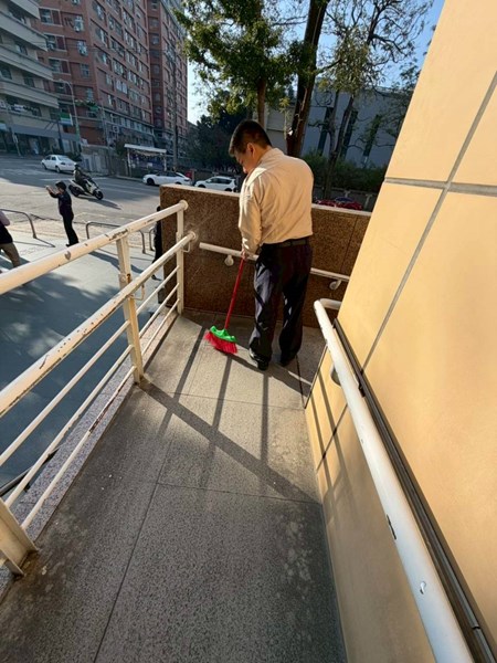 台中市南區區公所替代役役男協助區公所周邊環境清潔活動實況