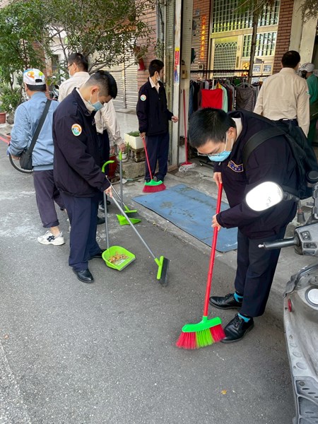 由台中市南區區公所李美麗區長與人文課陳榮庭課長帶領替代役役男歲末年終關懷獨居長者活動實況