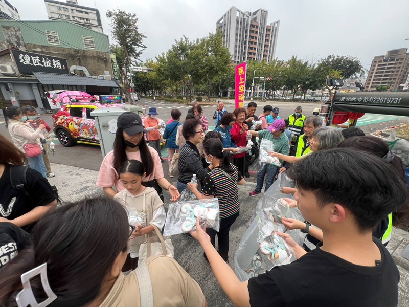 國光里歡慶元宵佳節 提燈踩街福滿迎新春5