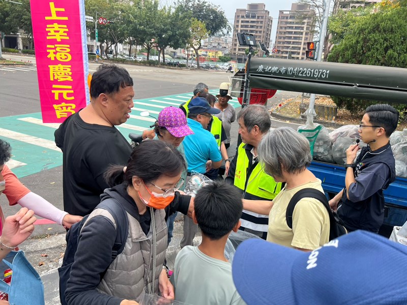 國光里歡慶元宵佳節 提燈踩街福滿迎新春6