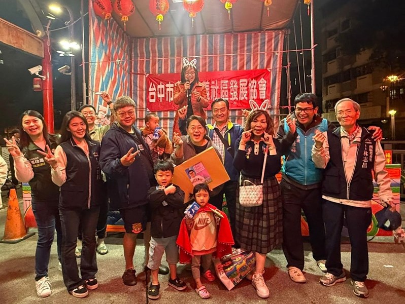 德義里鑼鼓陣帶隊提燈踩街鬧元宵6