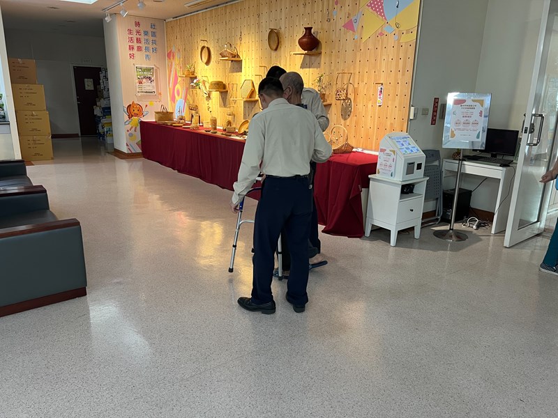 台中市南區區公所替代役男主動服務需幫助民眾實況