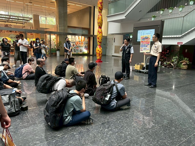 台中市政府長官對從軍役男政令宣導及宣傳115學年度起台中公立國中小營養午餐全面免費等活動