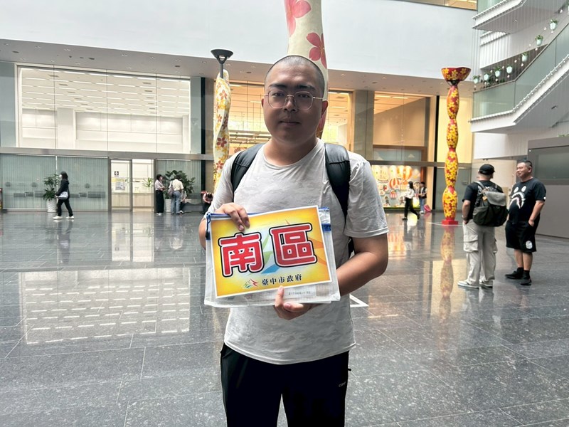 台中市南區從軍役男照相留念