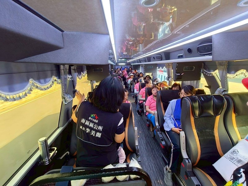 台中市南區區公所李美麗區長帶領民政志工與「火柴故事館」志工團隊前往南投日月潭地區教育訓練實況