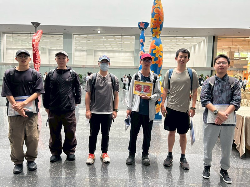 台中市南區從軍役男合影留念