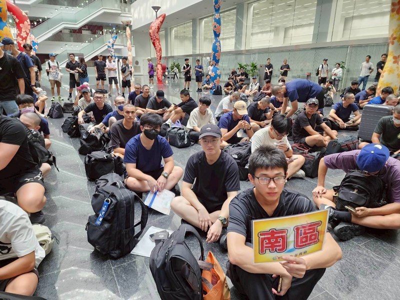 台中市南區從軍役男照相留念