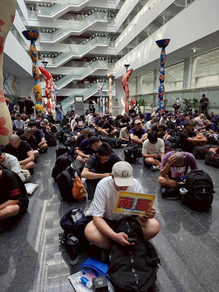 台中市南區從軍役男照相留念