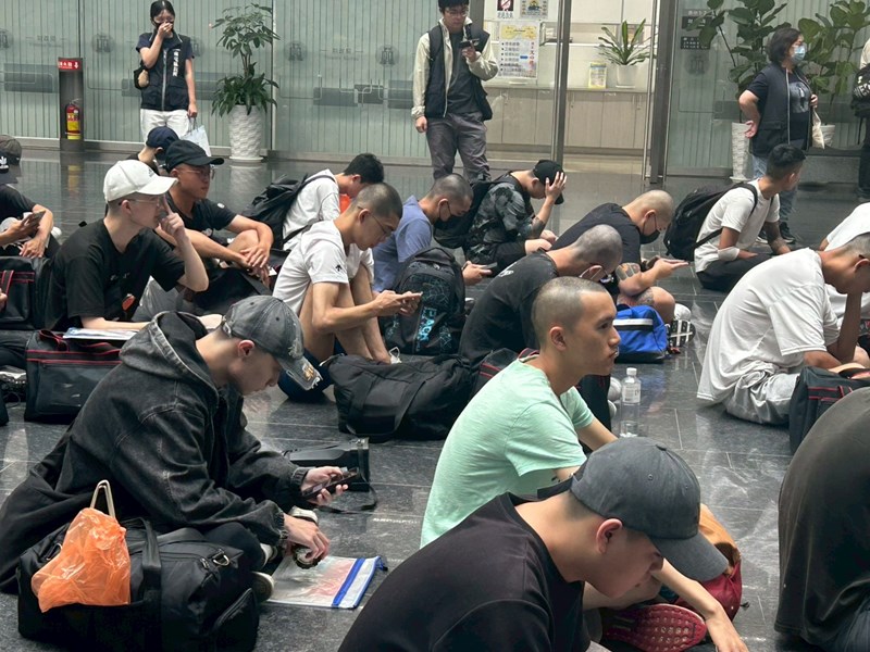 台中市政府長官對從軍役男政令宣導及宣傳115學年度起台中市公立與私立國中小營養午餐全面免費等活動
