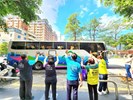 台中市南區區公所李美麗區長與人文課李文武課長及諸位貴賓向從軍役男依依揮手送別